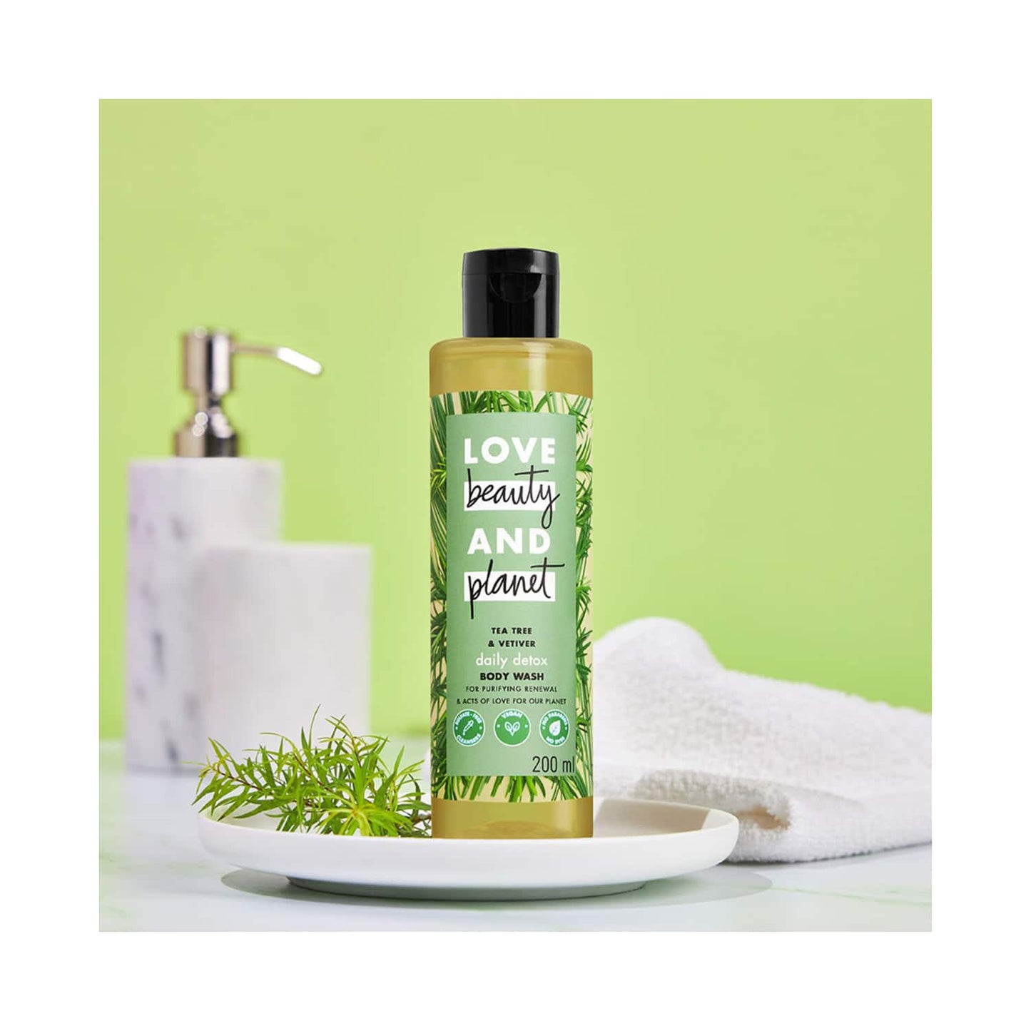 Love Beauty & Planet Tea Tree Peppermint & Vetiver Clarifying Shampoo No Sulphates (200 ml)